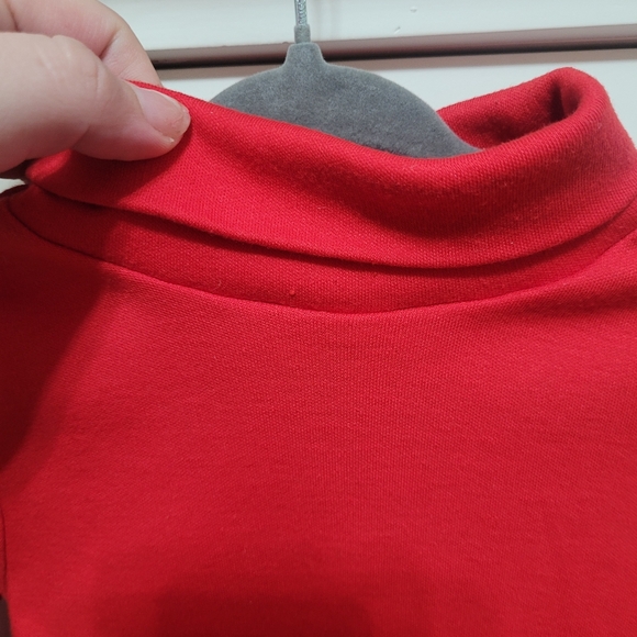💥 3/$24 Vintage Red Turtleneck - Picture 3 of 5